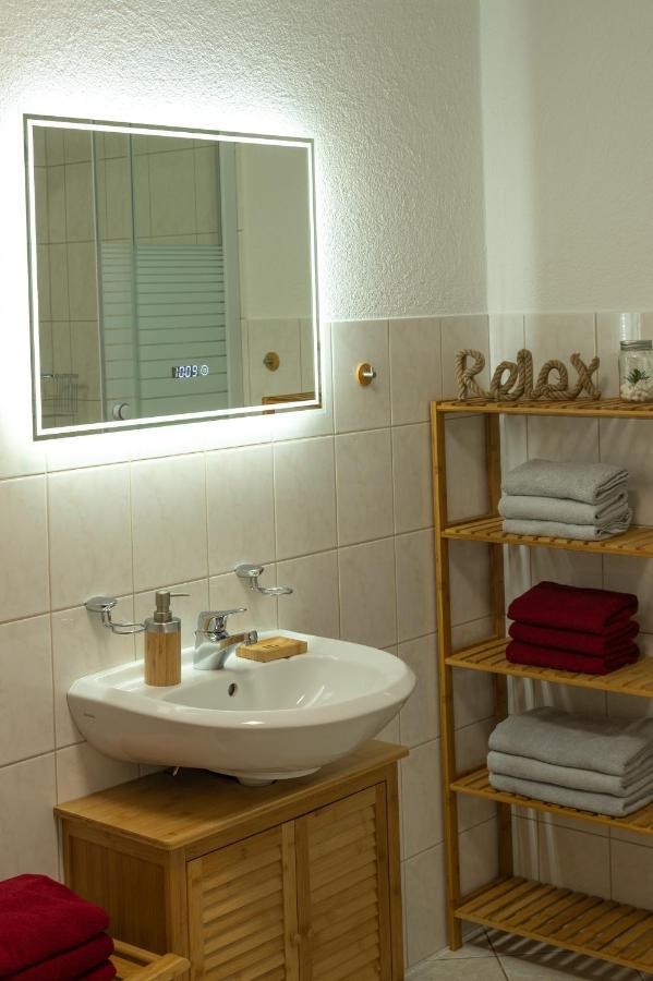 Ferienwohnung Fuchsbau Im Eg Des Ferienhauses Falkenhoehe Oberweißbach Exteriör bild